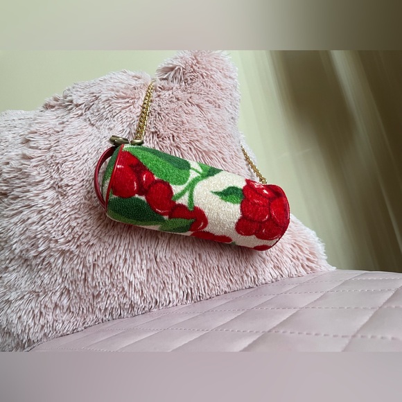 JUICY COUTURE Y2K Vintage Very Rare Cherry Barrel Bag🍒 - Picture 3 of 15